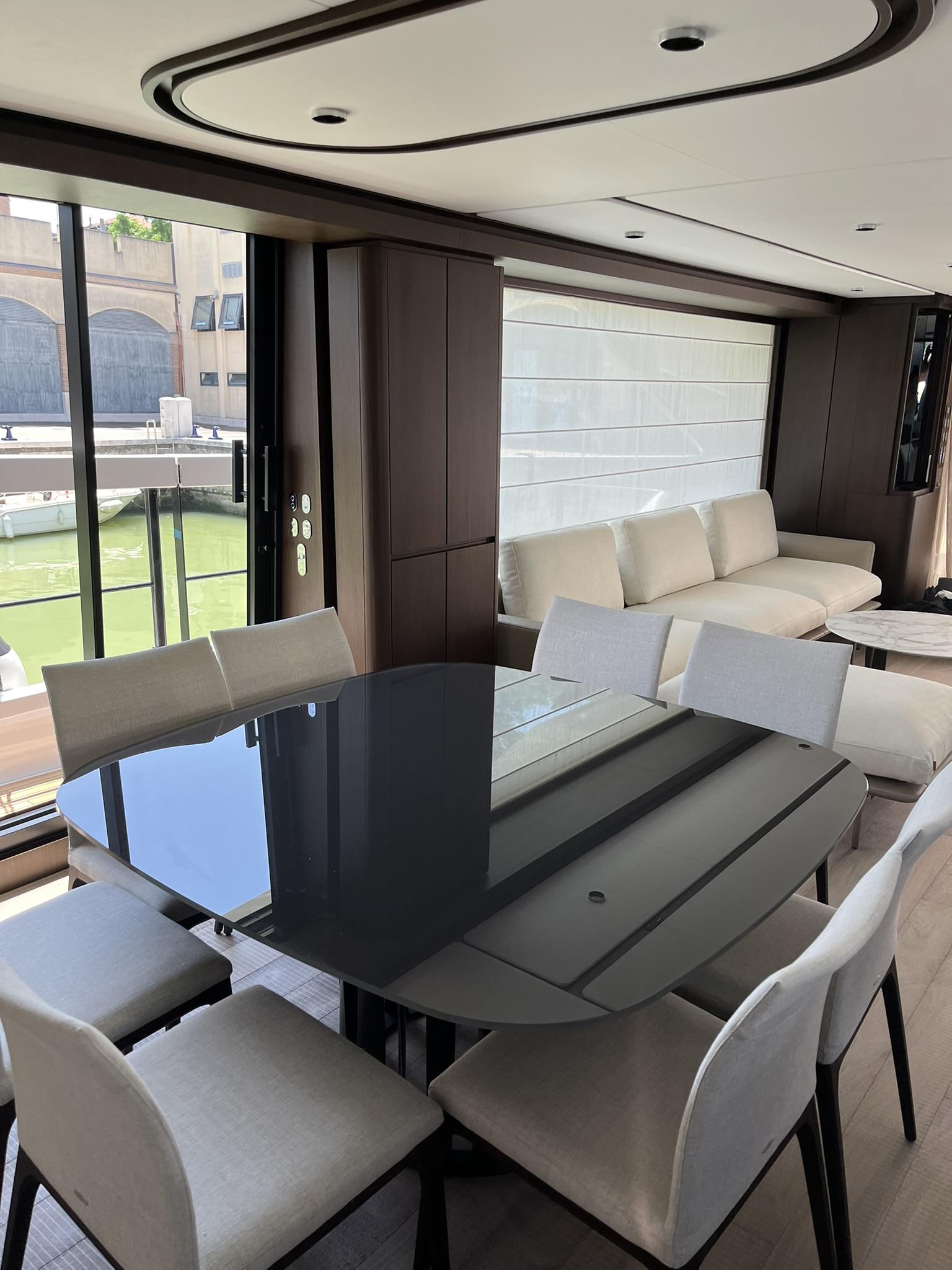 2025 FERRETTI YACHTS 860 